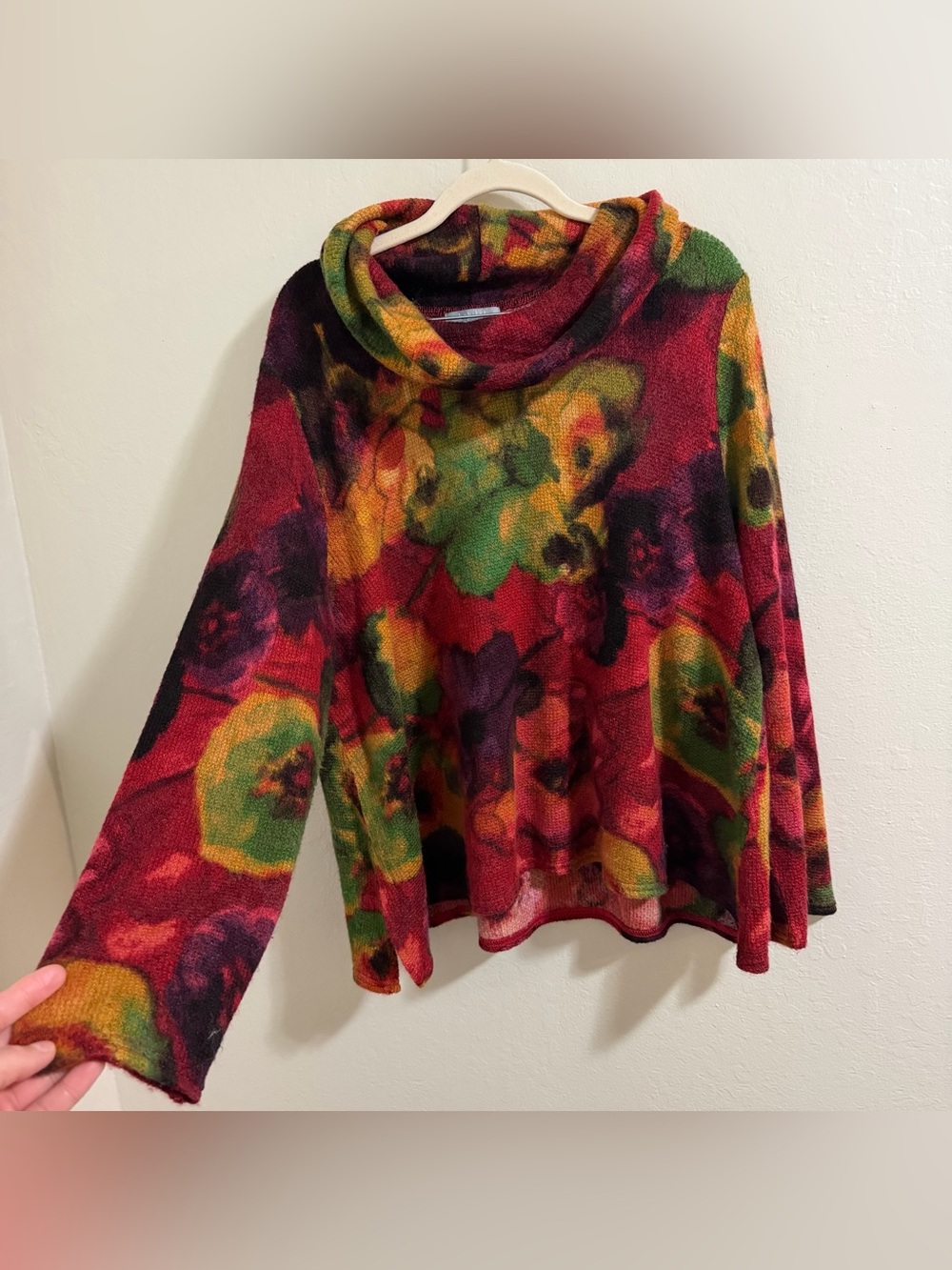Habitat Abstract Floral Easy Cowl
Sweater - Large watercolor floral print. - Picture 4 of 11